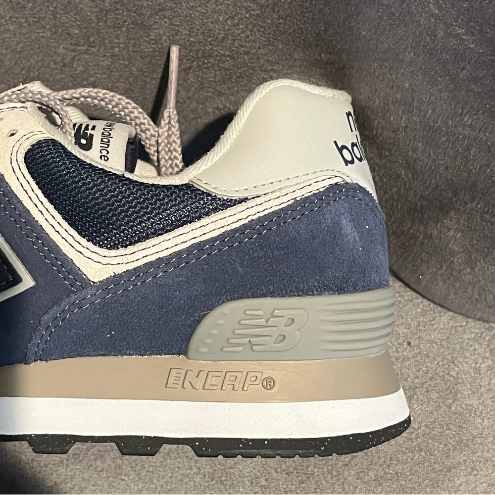 New Balance Men’s Sneakers 574 Navy Size 8.5 US - Picture 7 of 14